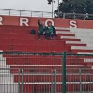 ⬛🟩🐉 Tifosi d'eccezione sugli spalti della @spdtharros ⚫🟢🐉